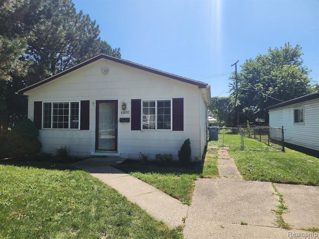 6800 JACKSON Avenue, Warren, MI 48091 — front exterior
