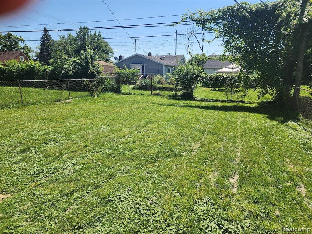 6800 JACKSON Avenue, Warren, MI 48091 — Photo 3