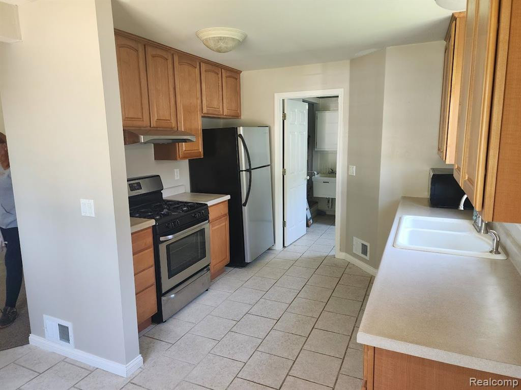 6800 JACKSON Avenue, Warren, MI 48091 — Photo 6