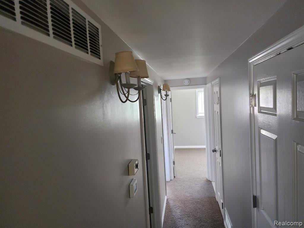 6800 JACKSON Avenue, Warren, MI 48091 — Photo 8