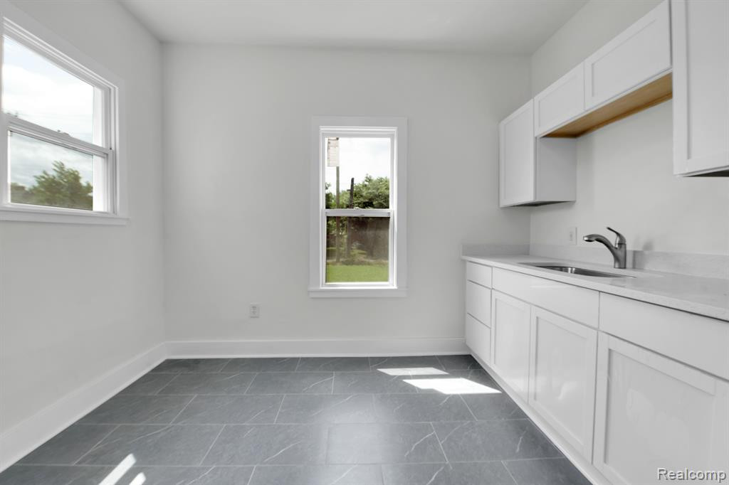 516 MARSTON Street, Detroit, MI 48202 — Photo 9