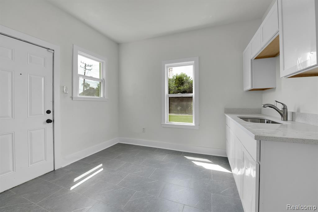 516 MARSTON Street, Detroit, MI 48202 — Photo 11