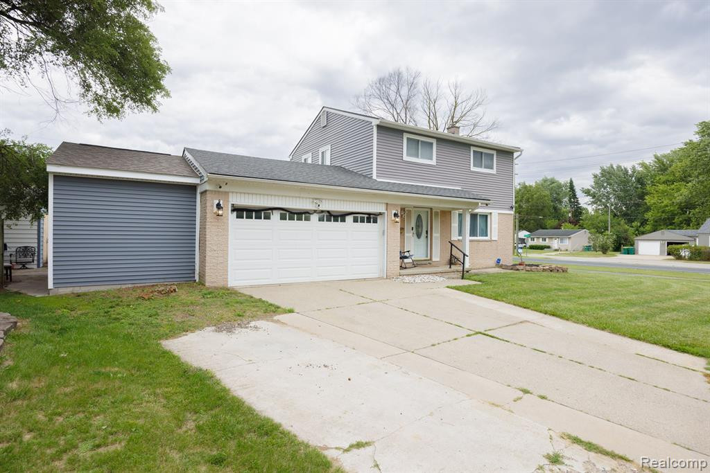 1123 CLARK Drive, Ypsilanti, MI 48198 — Photo 2