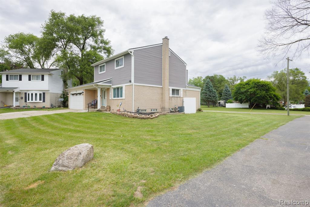 1123 CLARK Drive, Ypsilanti, MI 48198 — Photo 3