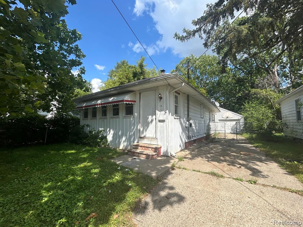 911 KNAPP Avenue, Flint, MI 48503 — front exterior