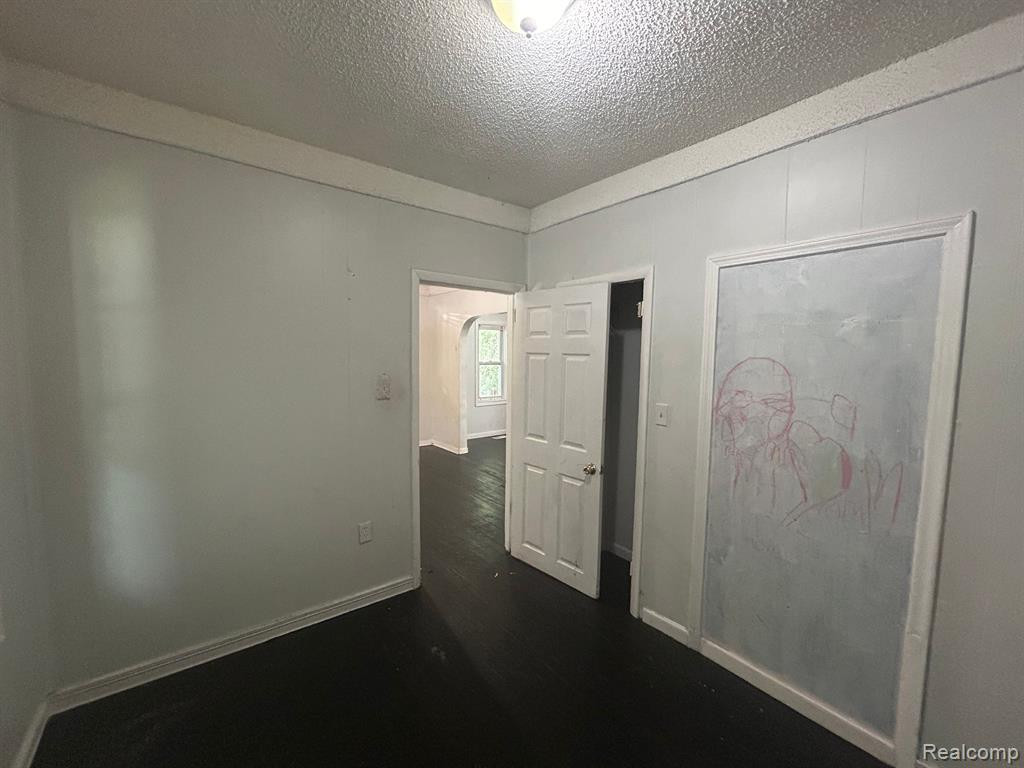 911 KNAPP Avenue, Flint, MI 48503 — Photo 5