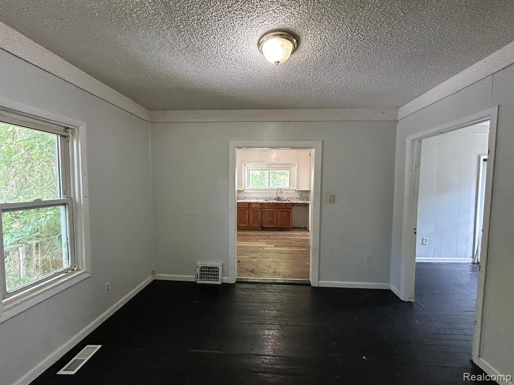 911 KNAPP Avenue, Flint, MI 48503 — Photo 7
