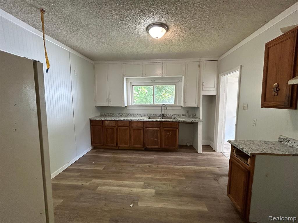 911 KNAPP Avenue, Flint, MI 48503 — Photo 9