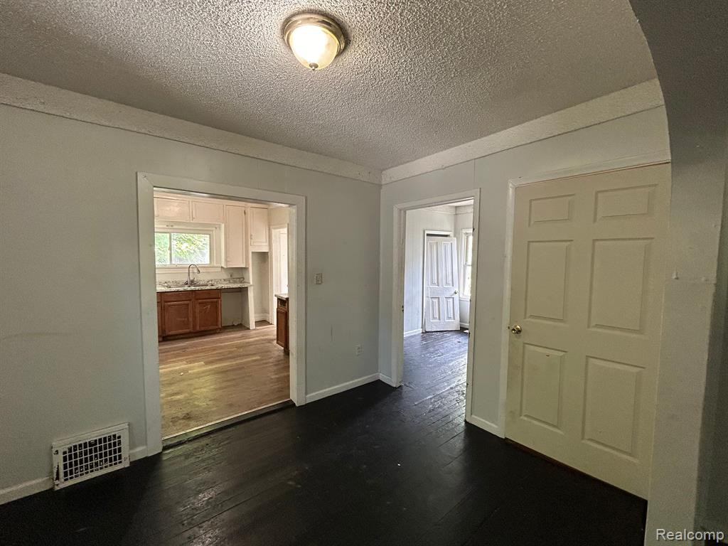 911 KNAPP Avenue, Flint, MI 48503 — Photo 10