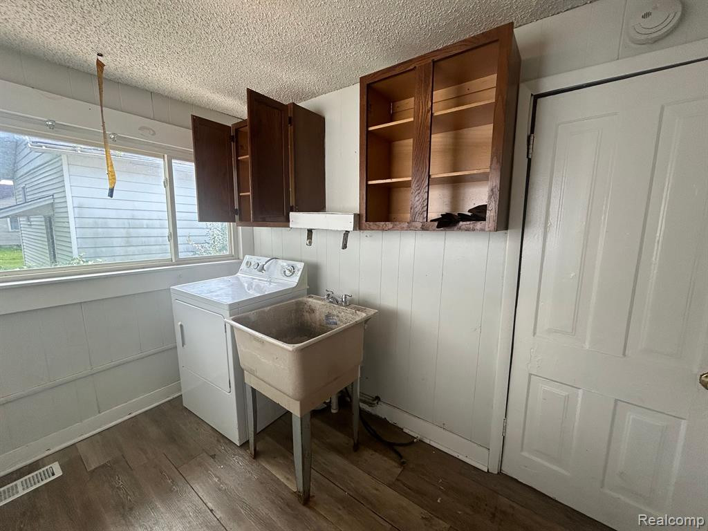 911 KNAPP Avenue, Flint, MI 48503 — Photo 14