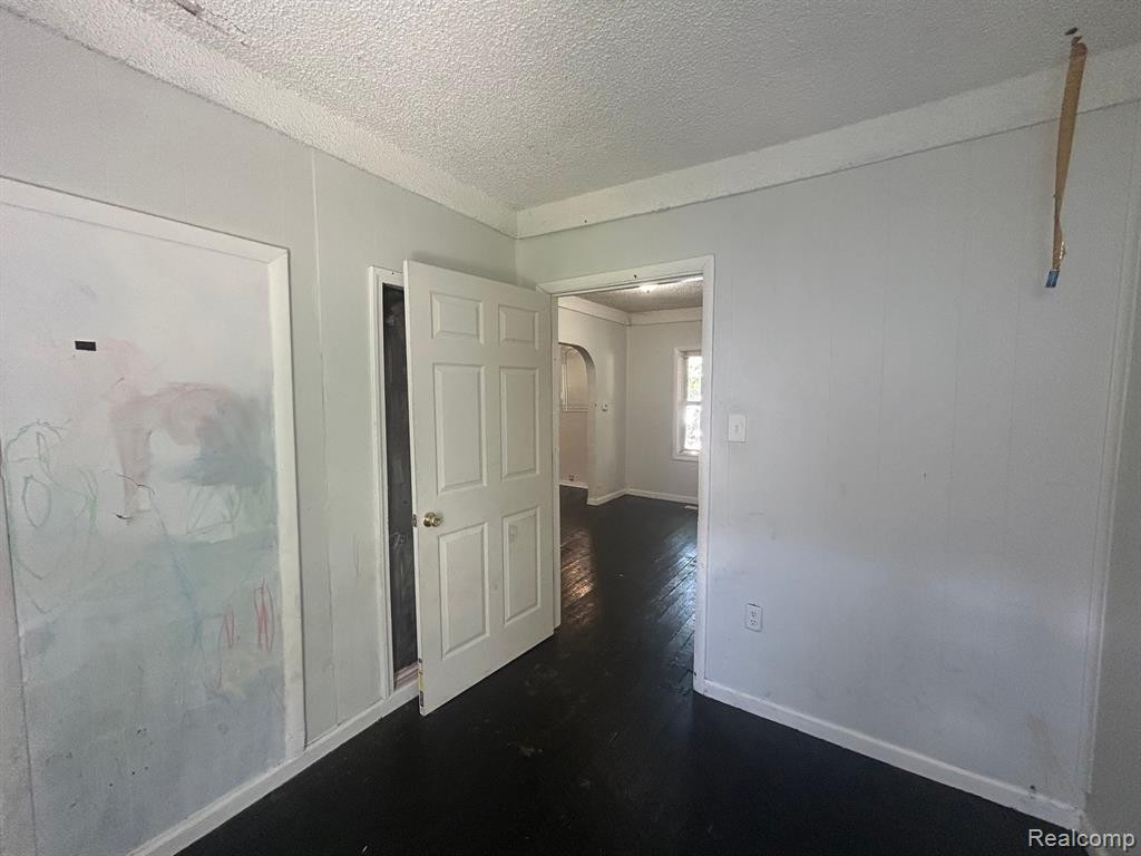 911 KNAPP Avenue, Flint, MI 48503 — Photo 15