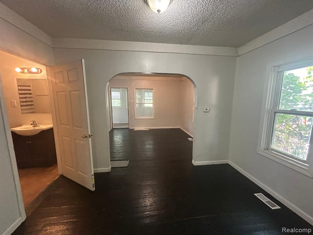 911 KNAPP Avenue, Flint, MI 48503 — Photo 16
