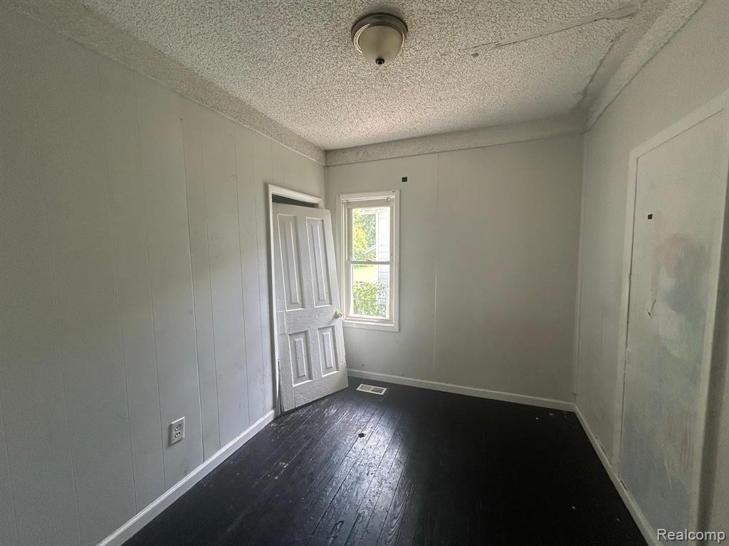 911 KNAPP Avenue, Flint, MI 48503 — Photo 17