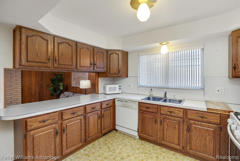 6499 CAMBRIDGE Street, Dearborn Heights, MI 48127 — Photo 7