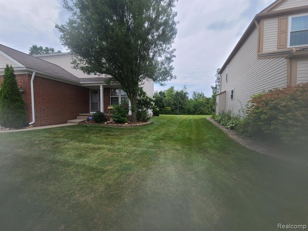 9785 RAVENSHIRE Drive, Ypsilanti, MI 48198 — Photo 4