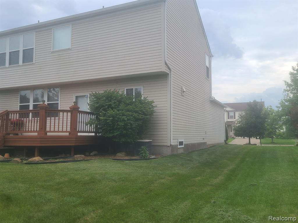 9785 RAVENSHIRE Drive, Ypsilanti, MI 48198 — Photo 9