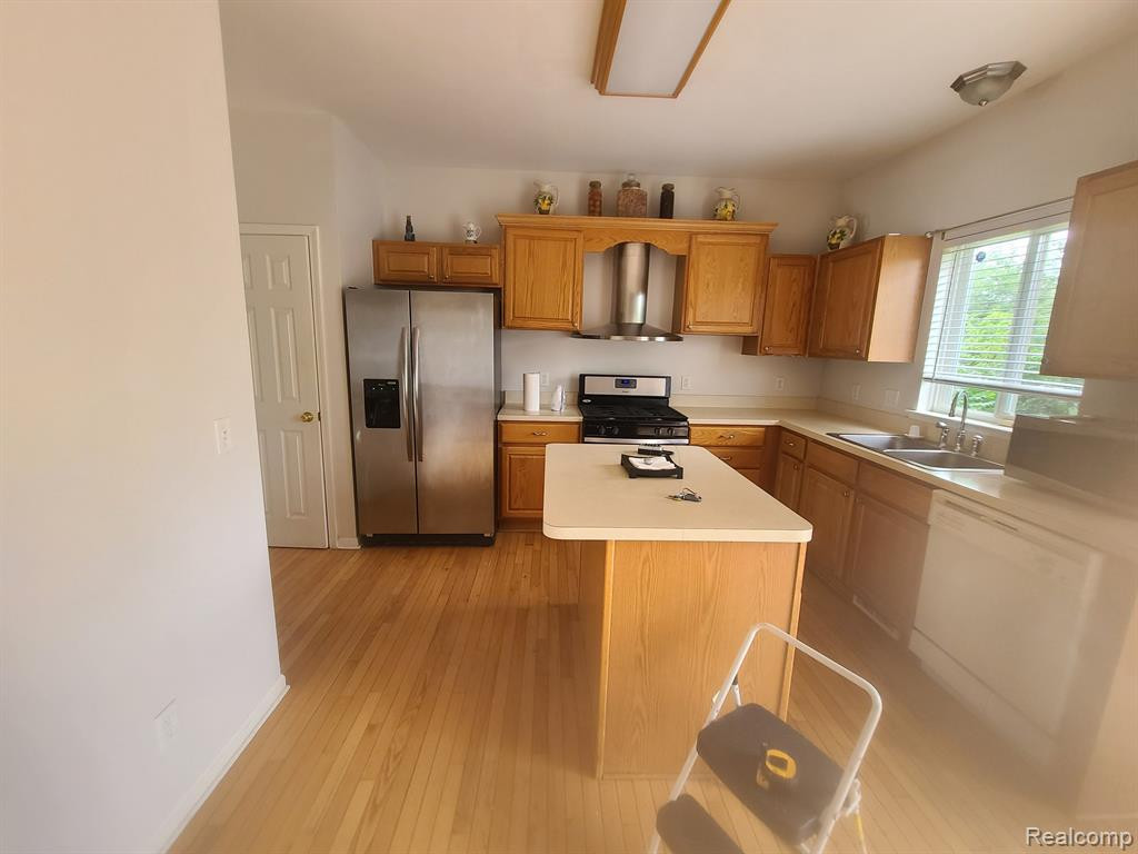 9785 RAVENSHIRE Drive, Ypsilanti, MI 48198 — Photo 17