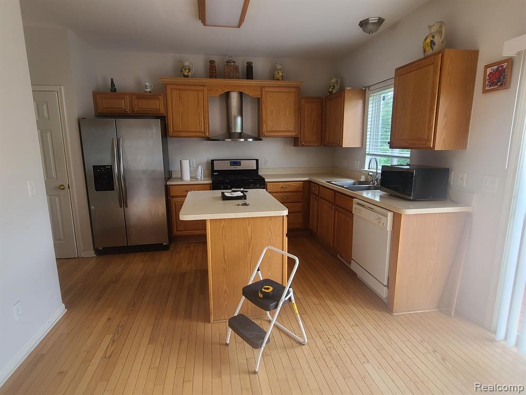 9785 RAVENSHIRE Drive, Ypsilanti, MI 48198 — Photo 18