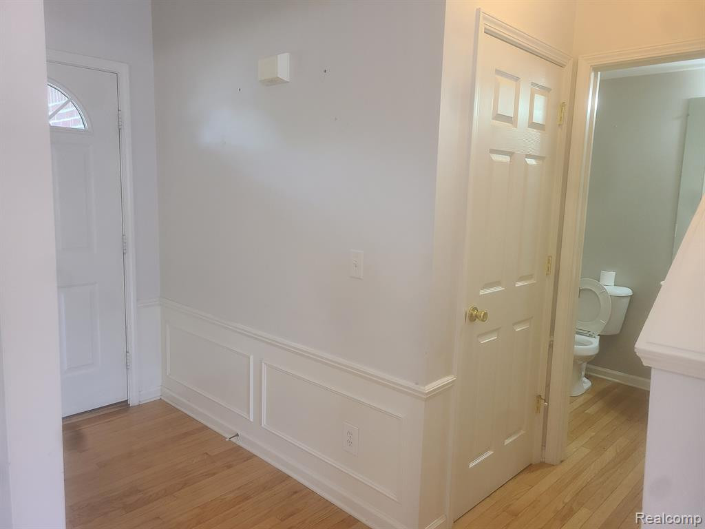 9785 RAVENSHIRE Drive, Ypsilanti, MI 48198 — Photo 43