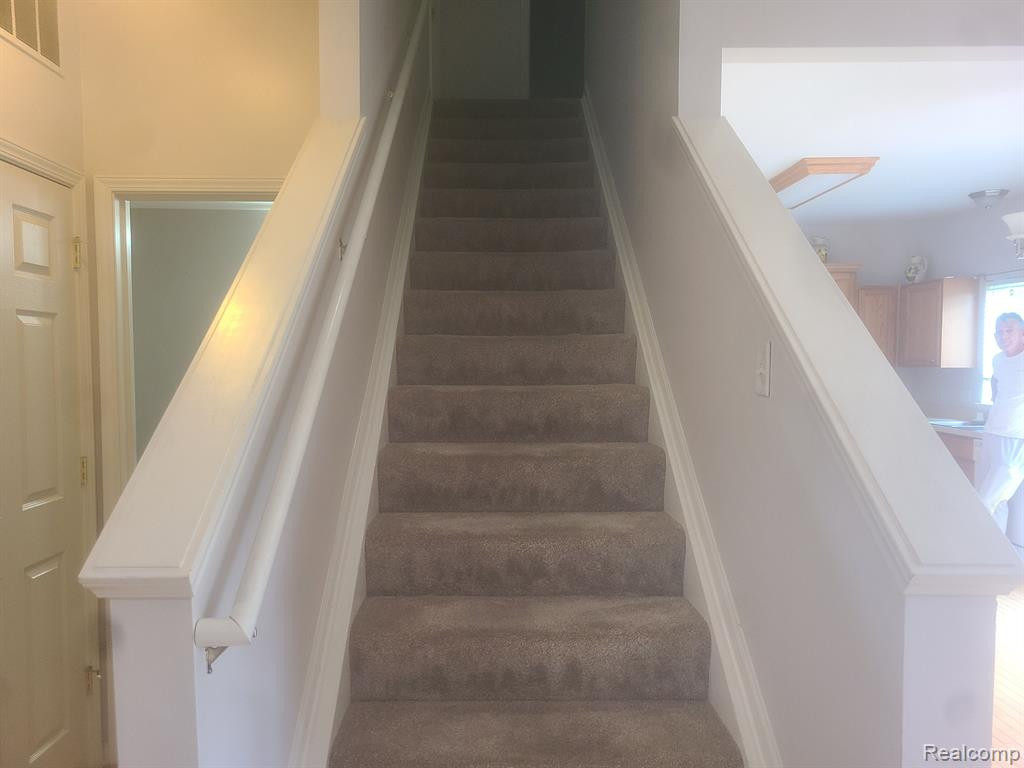 9785 RAVENSHIRE Drive, Ypsilanti, MI 48198 — Photo 44