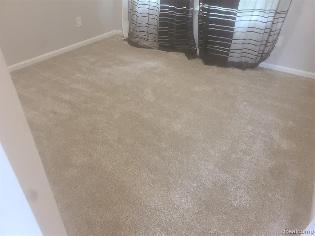 9785 RAVENSHIRE Drive, Ypsilanti, MI 48198 — Photo 45