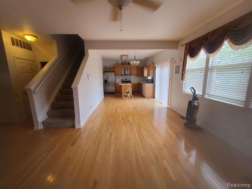 9785 RAVENSHIRE Drive, Ypsilanti, MI 48198 — Photo 49