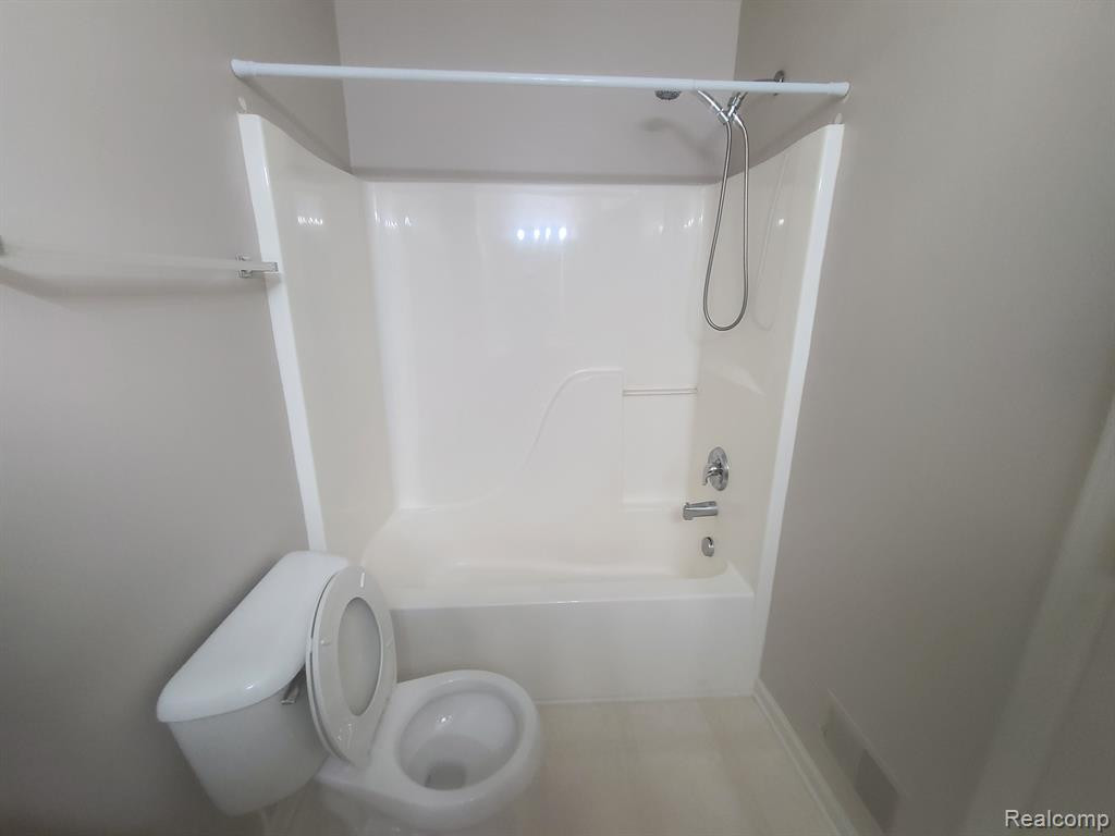 9785 RAVENSHIRE Drive, Ypsilanti, MI 48198 — Photo 53