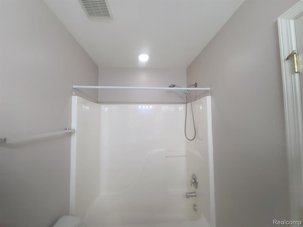 9785 RAVENSHIRE Drive, Ypsilanti, MI 48198 — Photo 54
