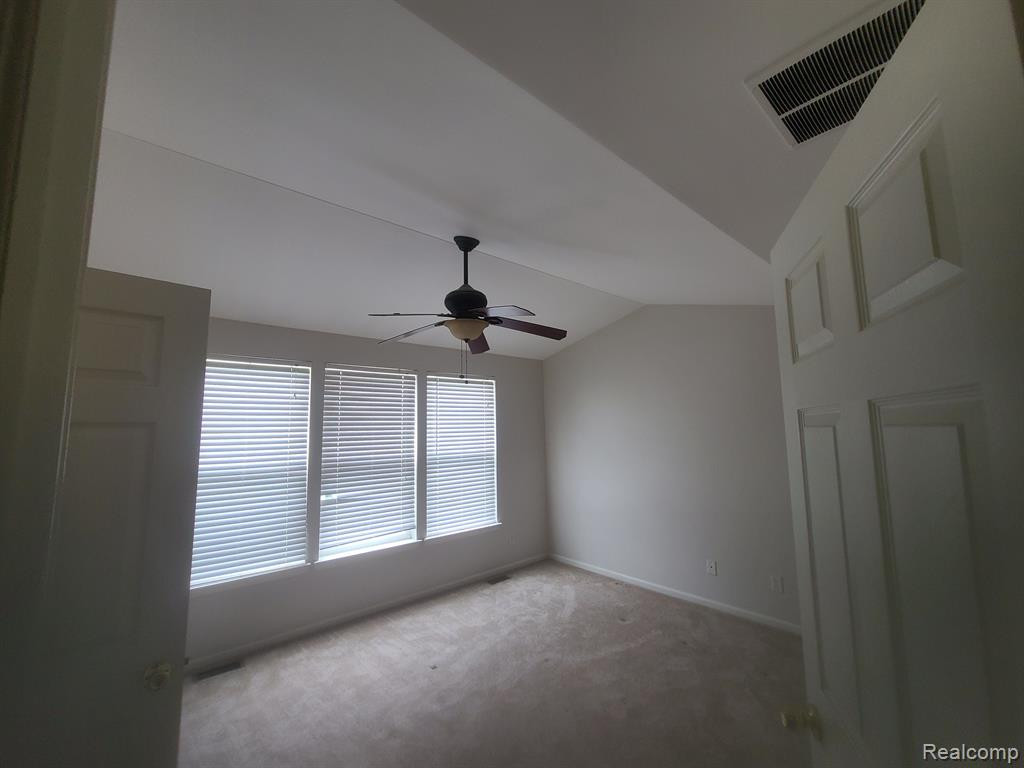9785 RAVENSHIRE Drive, Ypsilanti, MI 48198 — Photo 57