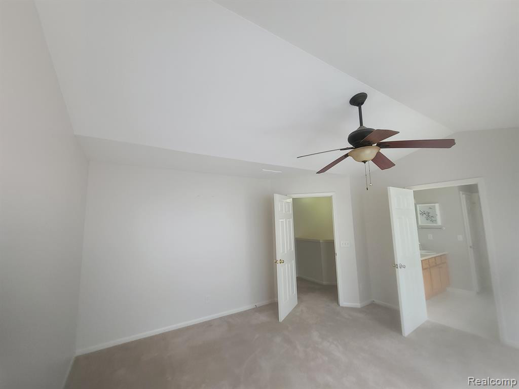 9785 RAVENSHIRE Drive, Ypsilanti, MI 48198 — Photo 58