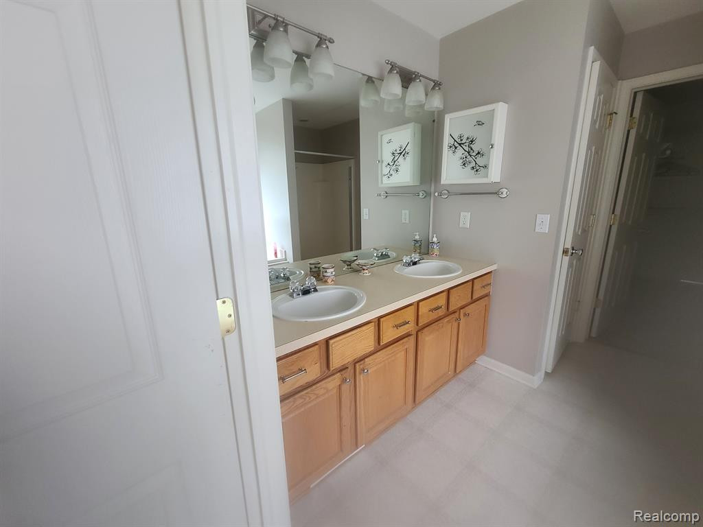9785 RAVENSHIRE Drive, Ypsilanti, MI 48198 — Photo 61
