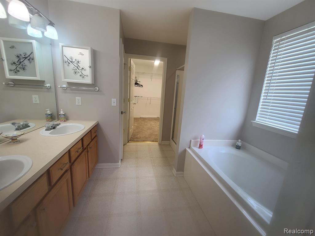 9785 RAVENSHIRE Drive, Ypsilanti, MI 48198 — Photo 66