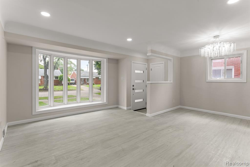 8539 SALEM Lane, Dearborn Heights, MI 48127 — Photo 5