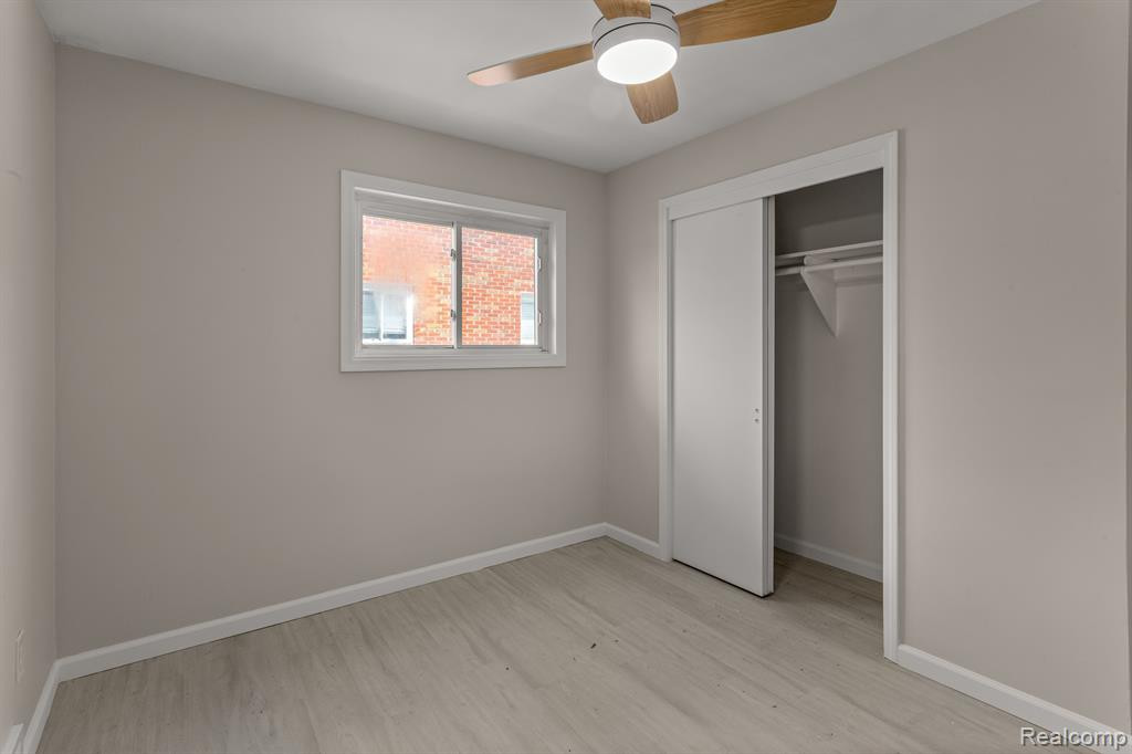 8539 SALEM Lane, Dearborn Heights, MI 48127 — Photo 19