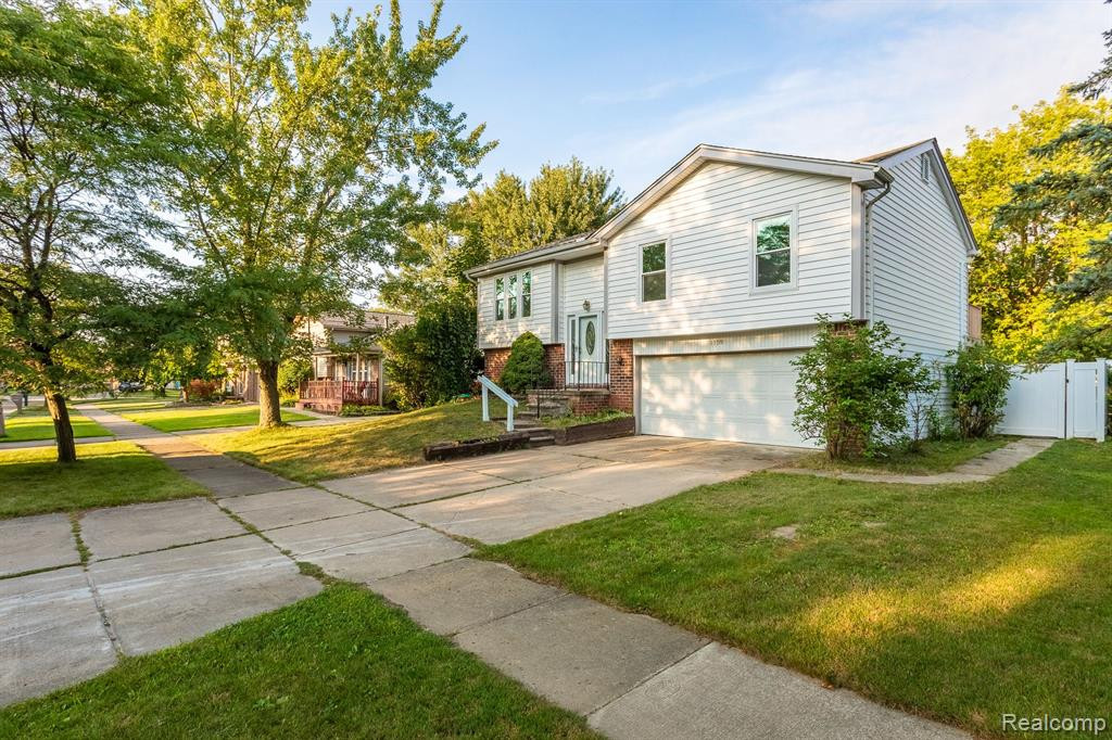 1159 HAMPSHIRE Drive, Canton, MI 48188 — Photo 4