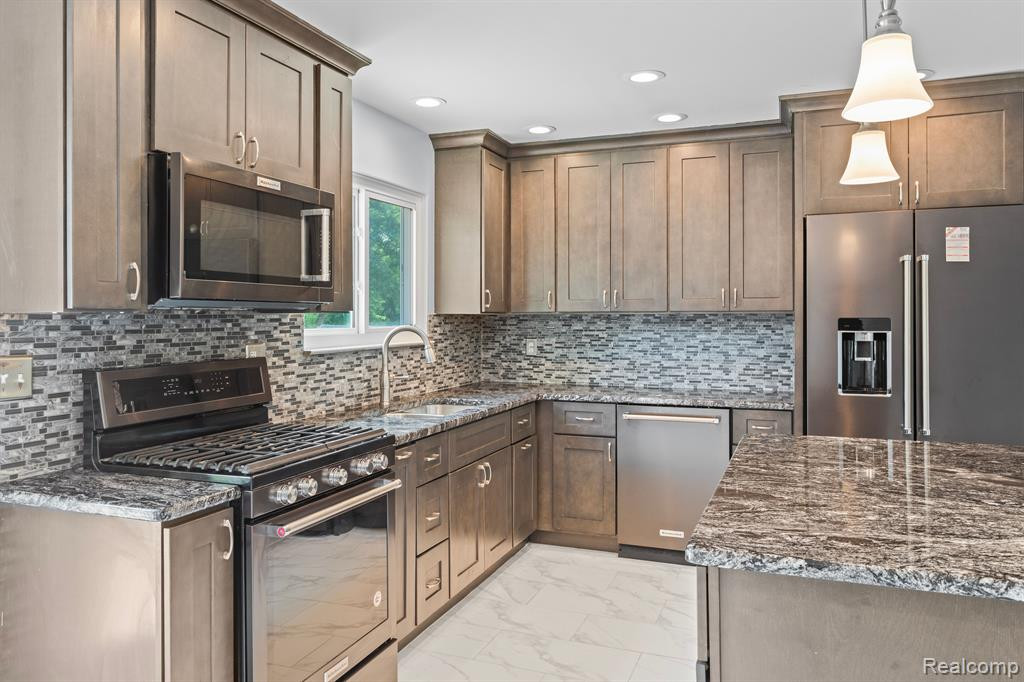 1159 HAMPSHIRE Drive, Canton, MI 48188 — Photo 14