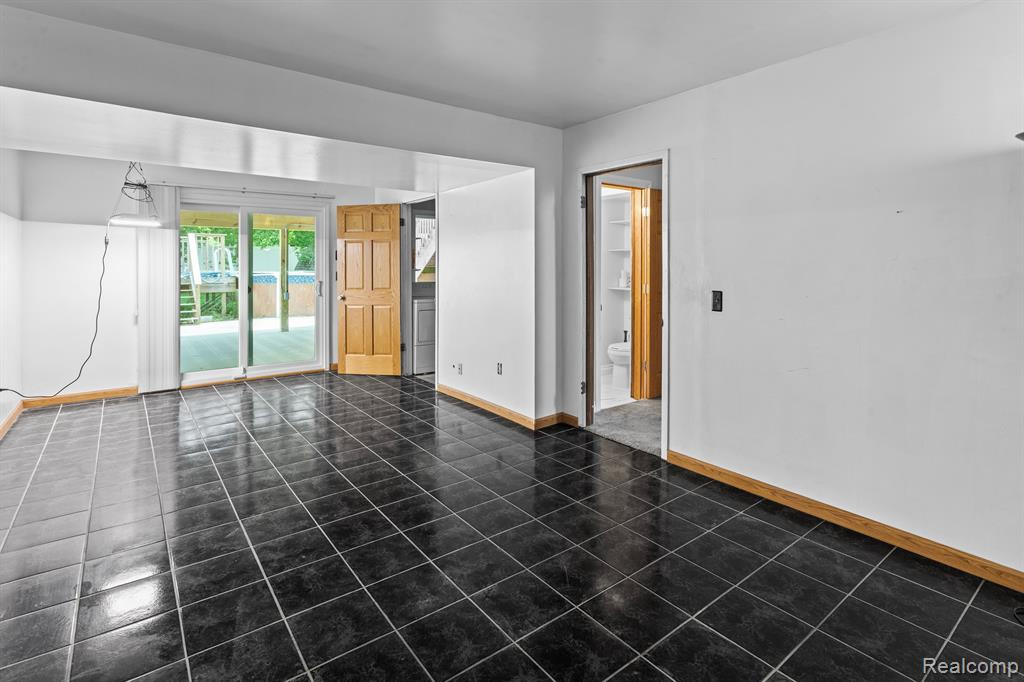 1159 HAMPSHIRE Drive, Canton, MI 48188 — Photo 27