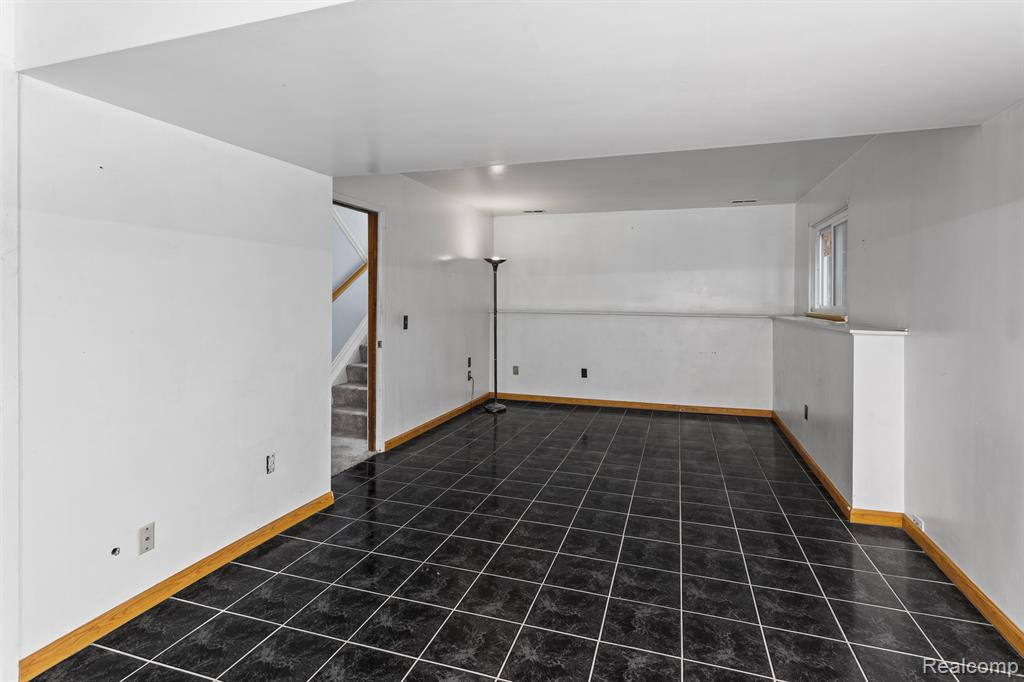 1159 HAMPSHIRE Drive, Canton, MI 48188 — Photo 28