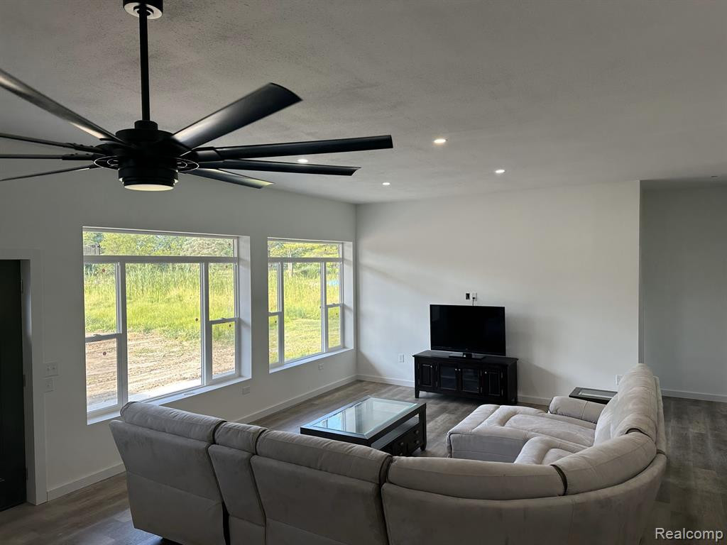 41063 WILLOW Road, New Boston, MI 48164 — Photo 9
