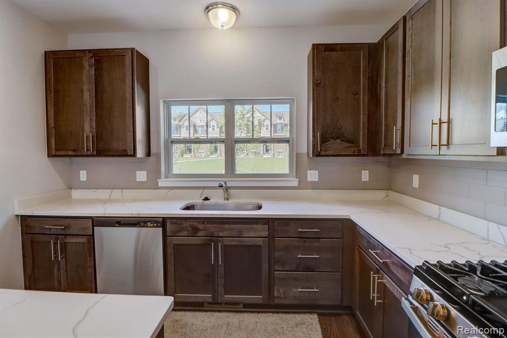 41566 ORIANNA Lane, 19, Novi, MI — Photo 24