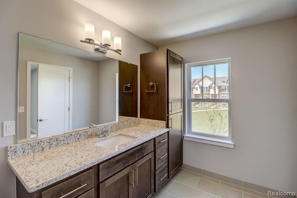 41566 ORIANNA Lane, 19, Novi, MI — Photo 35
