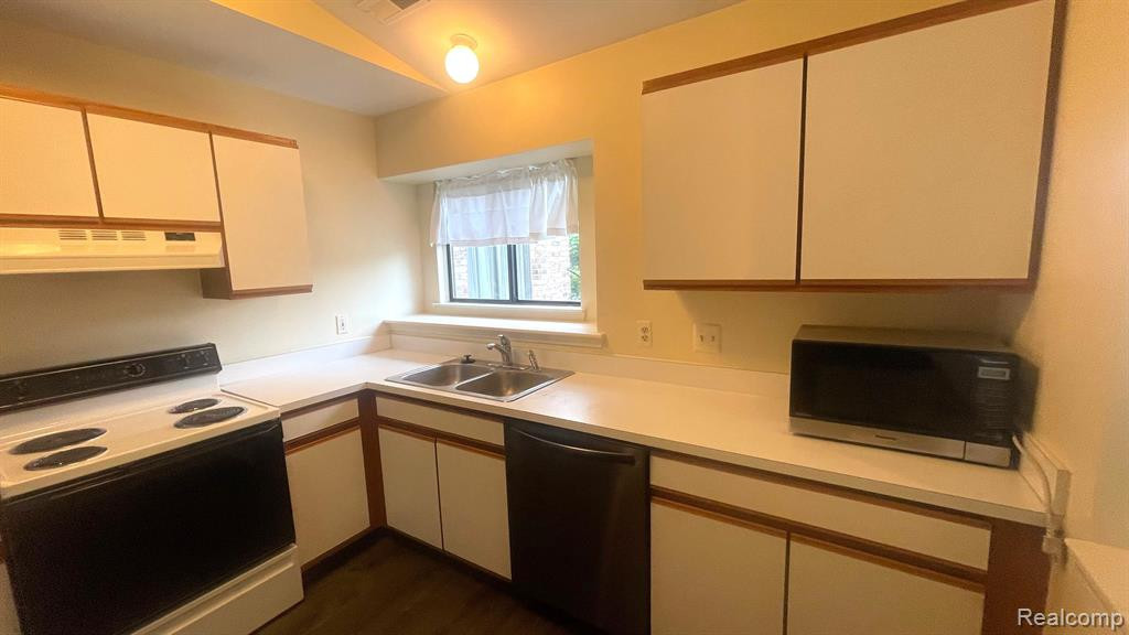42794 LILLEY POINTE Drive, Canton, MI 48187 — Photo 10