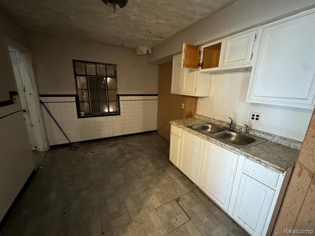 7406 NETT Street, Detroit, MI 48213 — Photo 2