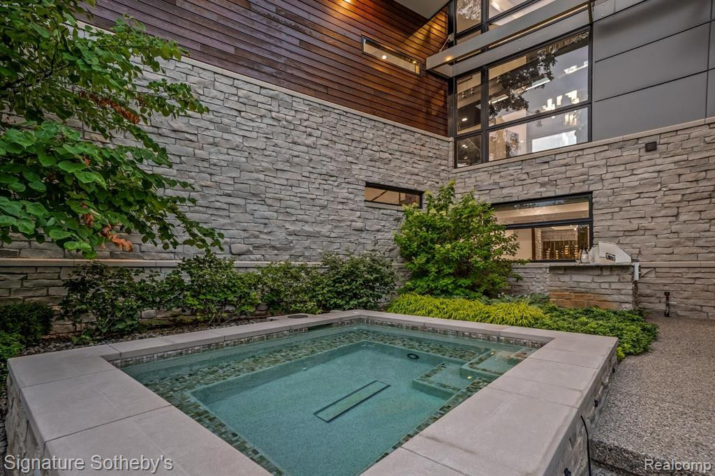 4747 OLD ORCHARD Trail, Orchard Lake Village, MI 48324 — Photo 51