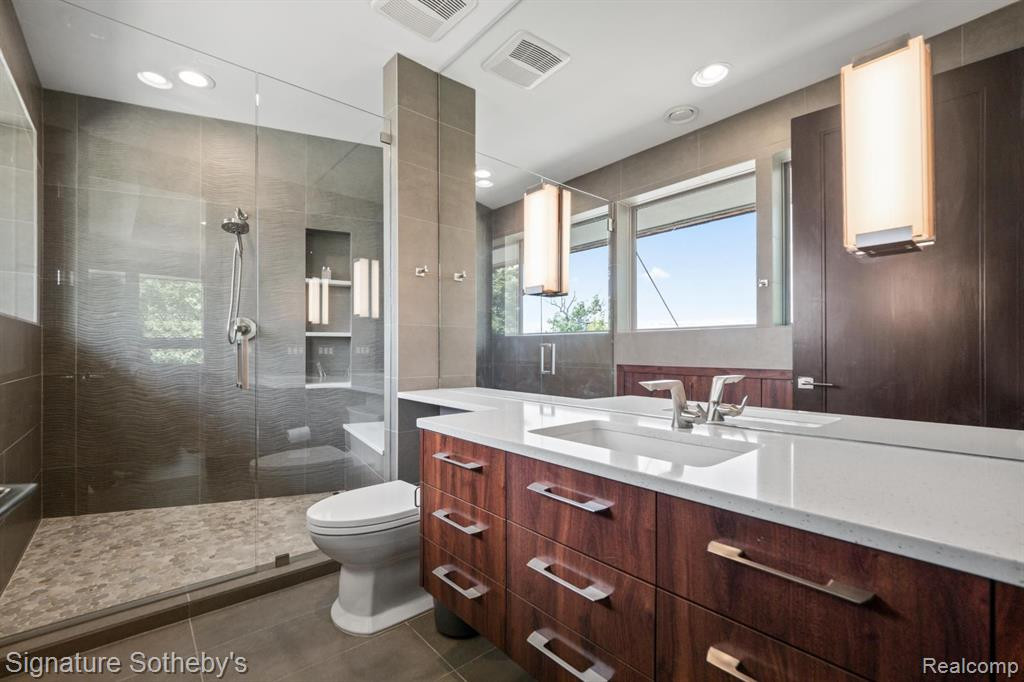 4747 OLD ORCHARD Trail, Orchard Lake Village, MI 48324 — Photo 57