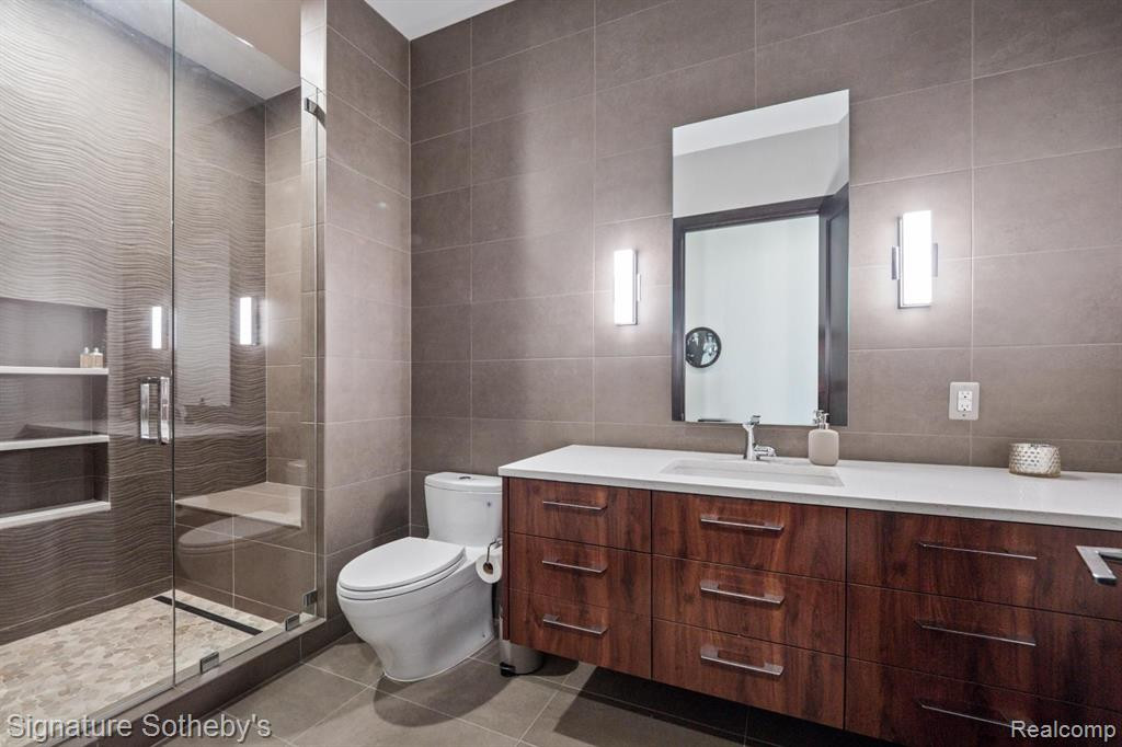 4747 OLD ORCHARD Trail, Orchard Lake Village, MI 48324 — Photo 61