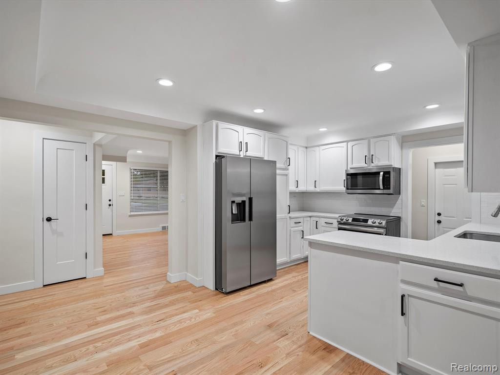 8211 SAINT JOHN Street, Shelby Twp, MI 48317 — Photo 10