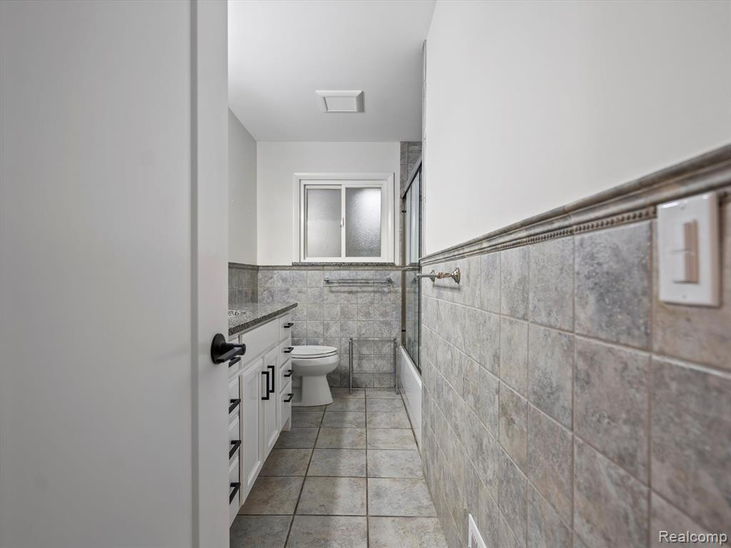 8211 SAINT JOHN Street, Shelby Twp, MI 48317 — Photo 15