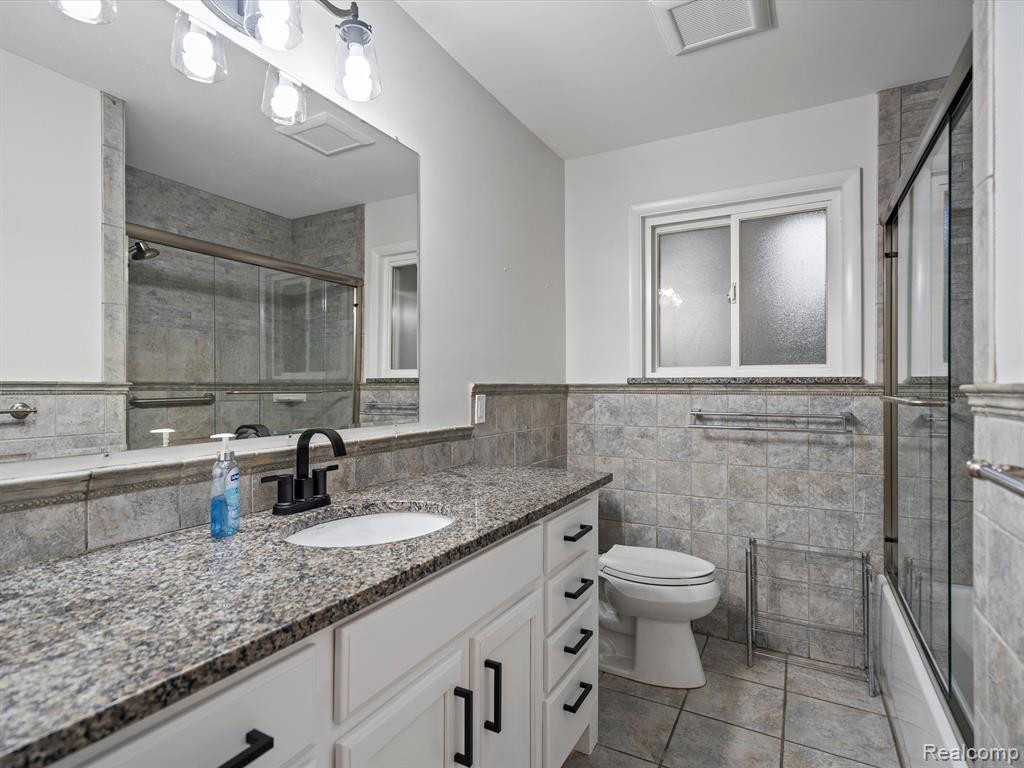 8211 SAINT JOHN Street, Shelby Twp, MI 48317 — Photo 16