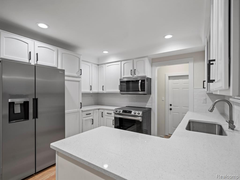 8211 SAINT JOHN Street, Shelby Twp, MI 48317 — Photo 22